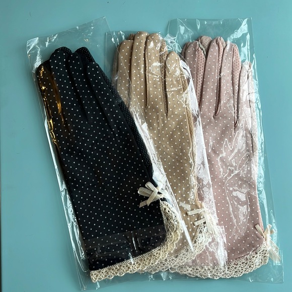Cute gloves in original package - Picture 1 of 1